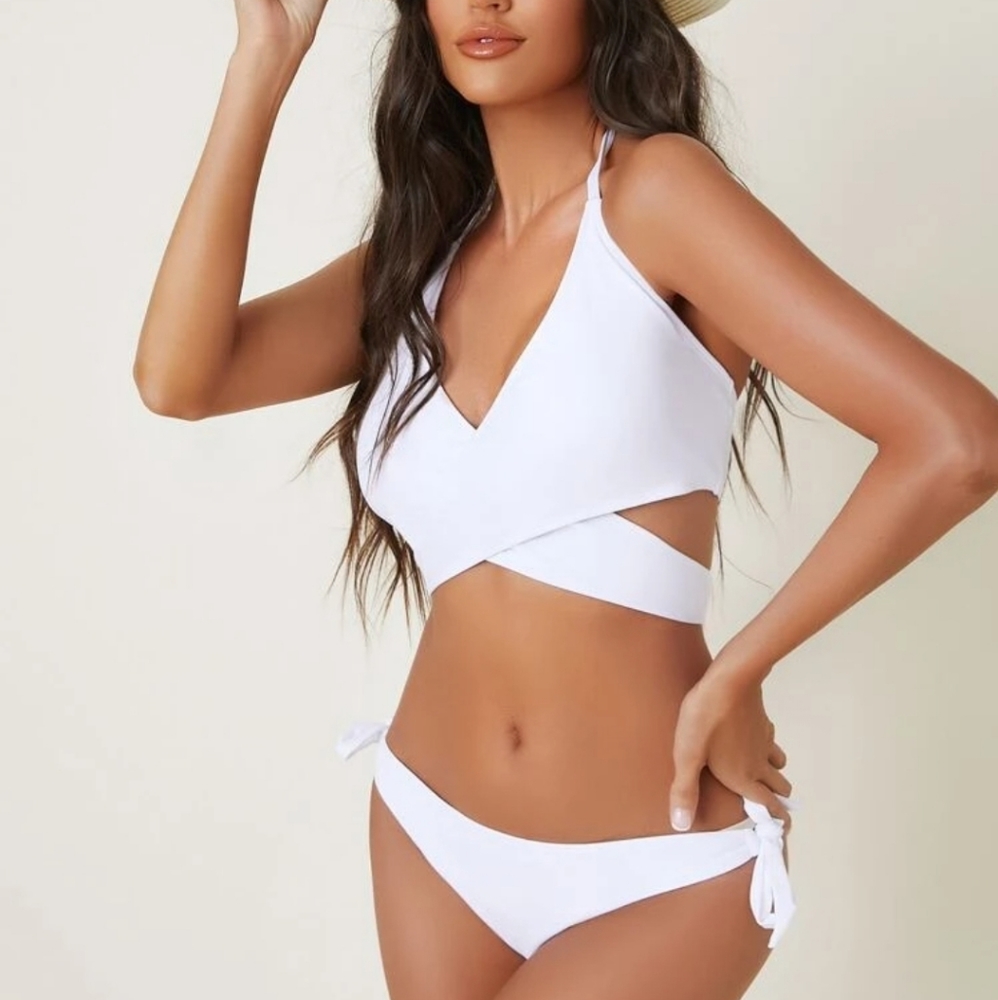 ❤ White Wrap Swimsuit